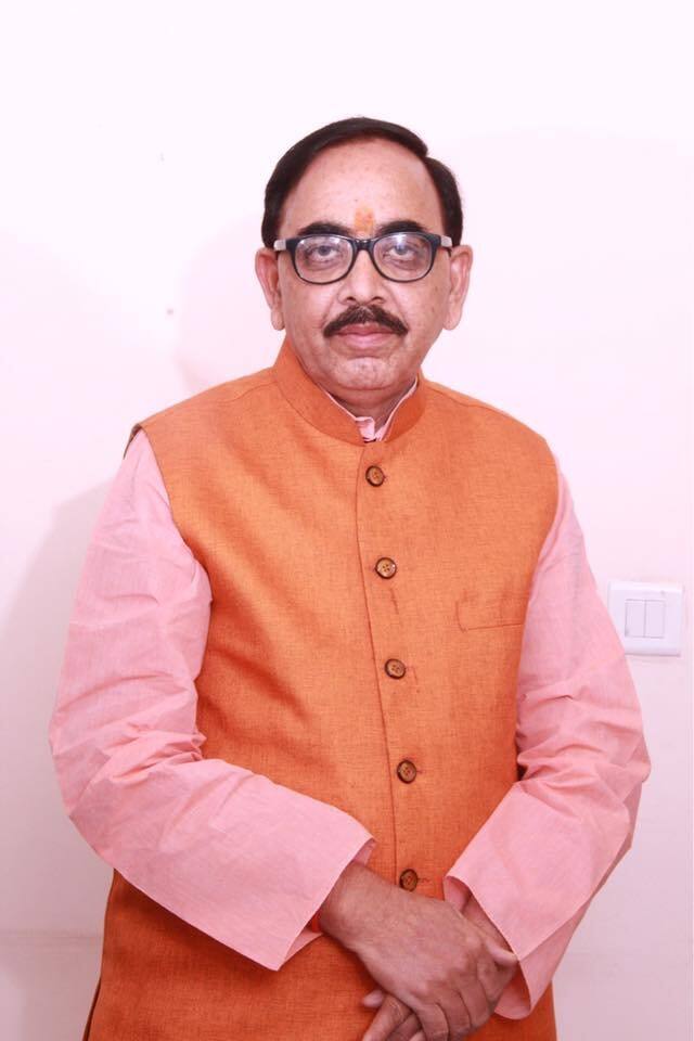 कैबिनेट मंत्री महेंद्र नाथ पांडेय 31 अगस्त 2017 को यूपी बीजेपी के अध्यक्ष चुने गए थे. एक साल और 319 दिनों के कार्यकाल में उन्होंने पार्टी को और मजबूत करने का काम किया. वे 16 जुलाई 2019 तक पार्टी के अध्यक्ष रहे थे. वह पहली बार 2014 में चंदौली से सांसद चुने गए थे. वहीं, साल 2019 में वह दुबारा सांसद बने और पहली बार कैबिनेट मंत्री बनाए गए.