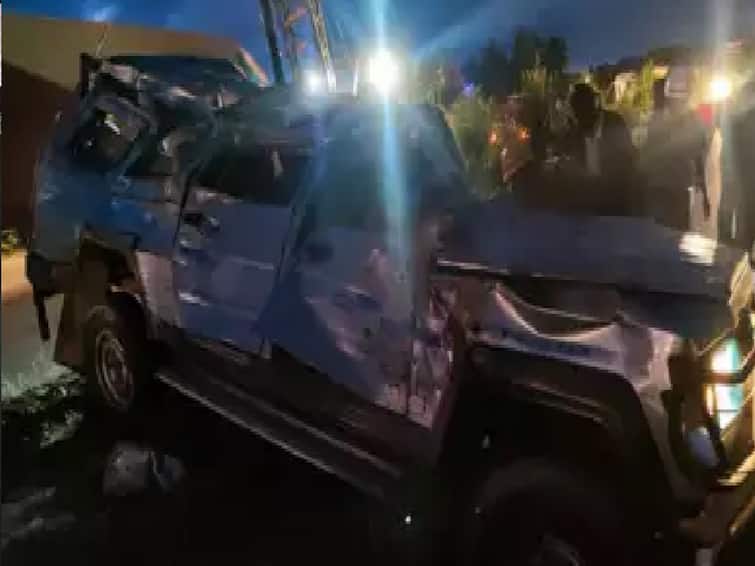 9 killed 14 injured after vehicle crashes into lorry in Karnataka நெடுஞ்சாலையில் ஜீப்புடன் லாரி மோதி கொடூர விபத்து -  3 குழந்தைகள் உட்பட 9 பேர் உயிரிழப்பு!
