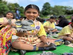 Photo: चिमुकल्या हातांनी साकारले मातीचे गणपती बाप्पा