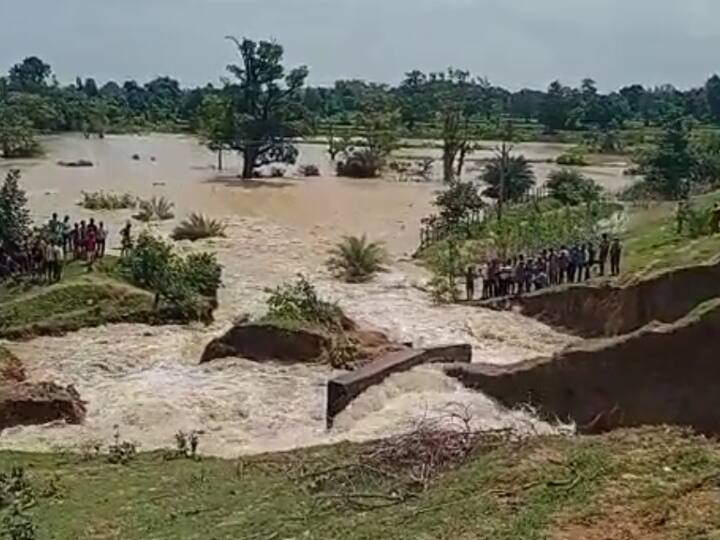 Balod News: बालोद में 20 साल से बन रहा निर्माणाधीन बांध टूटा, गांवों में घुसा पानी, किसानों की कई एकड़ फसल बर्बाद Balod Aambahra dam broke under construction for twenty years ANN Balod News: बालोद में 20 साल से बन रहा निर्माणाधीन बांध टूटा, गांवों में घुसा पानी, किसानों की कई एकड़ फसल बर्बाद