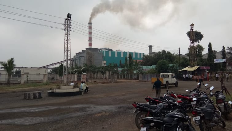 Maharashtra News Nashik Crime Income Tax Department raids on Abhijit Patil's Nashik sugar mills Abhijeet Patil : अभिजित पाटलांना नाशिकमध्येही दणका, वसाका कारखान्यावर आयकर विभागाचे छापे