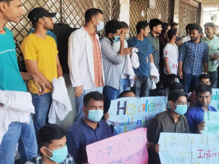 Junior doctors Strike Continues for fourth day in NMCH Patna Bihar ann पटना के NMCH में जूनियर डॉक्टरों ने जमकर काटा बवाल, चौथे दिन भी हड़ताल जारी, OPD के गेट पर लटका रहा ताला