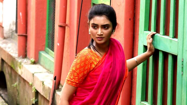 চিরাচরিত ধারাবাহিক থেকে অন্য স্বাদের গল্প নিয়েই শুরু হচ্ছে এই ধারাবাহিক । তবে রহস্য সমাধানের পাশাপাশি ধারাবাহিকে থাকবে প্রেমের ছোঁয়াও । প্রথমবার জুটি বাঁধছেন সৌম্যদীপ ও অঙ্কিতা । ধারাবাহিকের গল্পে এই সয়ম্ভু জগদ্ধাত্রীর বিশেষ বন্ধু ।