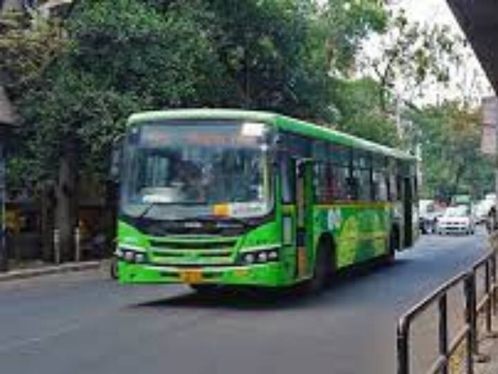 Thieves robbed PMMLL bus conductor Two arrested and one absconding in pune Pune PMPML Bus Crime: चोरट्यांनी PMLML बसच्या कंडक्टरलाच लुटलं; दोघांना अटक तर एक फरार