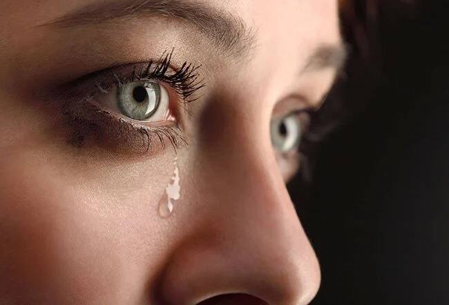 Tears and Cry Facts: Do you know why some people have less and some more tears, let's know the real reason. Tears and Cry Facts :  ਕੀ ਤੁਹਾਨੂੰ ਪਤਾ ਐ... ਕੁਝ ਲੋਕਾਂ ਨੂੰ ਘੱਟ ਤੇ ਕੁਝ ਜ਼ਿਆਦਾ ਹੰਝੂ ਕਿਉਂ ਆਉਂਦੇ ਨੇ, ਆਓ ਜਾਣਦੇ ਹਾਂ ਇਸਦਾ ਅਸਲ ਕਾਰਨ