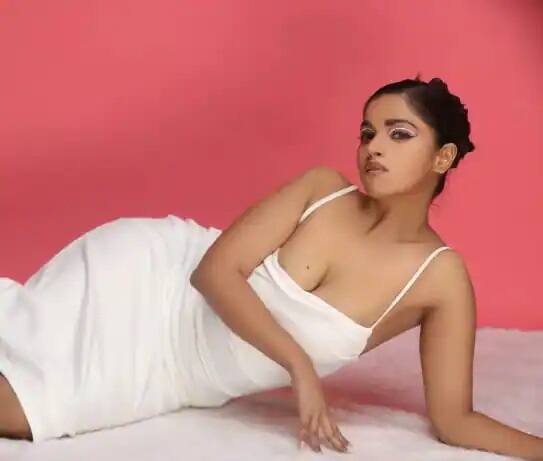 લોકેશ તેની લેટેસ્ટ તસવીરોમાં કોઈ મોડલથી કમ નથી દેખાતી  તેનો કોન્ફિડન્સ અને ફેશન સેન્સ  ફેશન સેન્સ ઇન્સપિરેશન આપનાર છે.