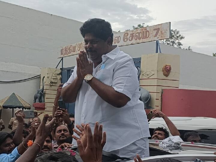 நிபந்தனை ஜாமீனில் வெளியே வந்த கே.பி.ராமலிங்கம்: பாஜகவினர்  உற்சாக வரவேற்பு