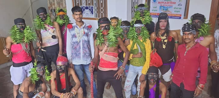 राजस्थान जहां पग-पग पर भाषा बदल जाती है तो कई अनोखी परंपराएं भी मिल जाती है. आज आपको ऐसी परंपरा से मिलवाने जा रहे हैं जो मेवाड़ में डेढ़ सौ साल से भी ज्यादा समय से लगातार हर साल चली आ रही है.