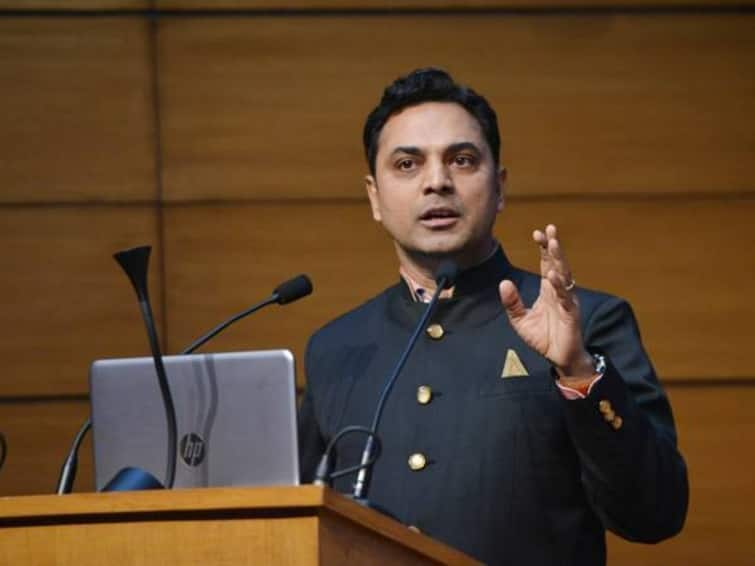 Former chief economic adviser Dr Krishnamurthy Subramanian appointed as Executive Director (India) at the International Monetary Fund Krishnamurthy Subramanian : પૂર્વ મુખ્ય આર્થિક સલાહકાર કૃષ્ણમૂર્તિ સુબ્રમણ્યમ બન્યા ભારતના IMFના એક્ઝિક્યુટિવ ડિરેક્ટર