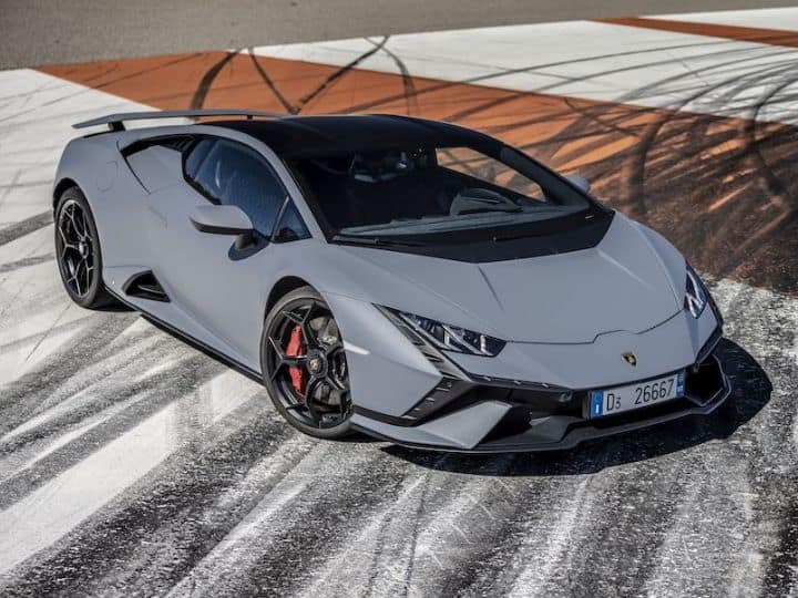 नवीन Lamborghini Huracan Technica कॉस्मेटिक अपडेट्स आणि फीचर अॅडिशनसह लॉन्च करण्यात आली आहे. मात्र याच्या पॉवरट्रेनमध्ये कोणताही बदल करण्यात आलेला नाही.