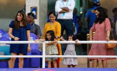 Asia Cup 2022: इन पांच धुरधंर खिलाड़ियों की वाइफ हैं बेहद हसीन, स्टेडियम आकर करती हैं टीम को चीयर, देखें तस्वीरें