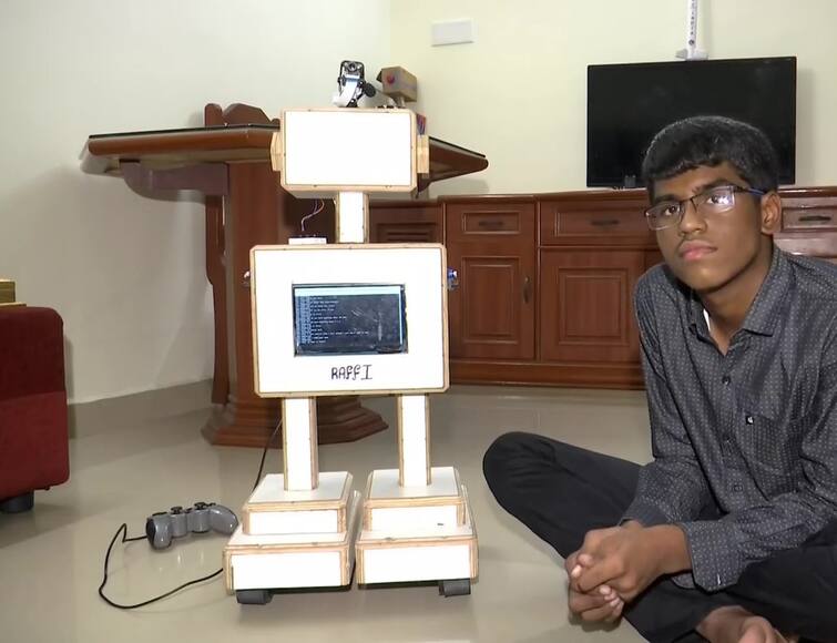 Robots have emotions too! This Chennai robot can understand if you are sad રોબોટ્સમાં પણ લાગણીઓ હોય છે! ચેન્નાઈના યુવકે બનાવ્યો ખાસ રોબોટ જે તમે દુઃખી છો કે ખુશ તે પણ જાણી લેશે