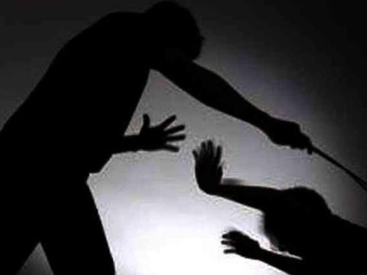 Rajasthan Dalit student thrashed by teacher in Barmer for failing to answer questions கேள்விக்கு பதில் சொல்லாததால் ஆசிரியரின் தண்டனை.. மயங்கிய மாணவர் மருத்துவமனையில் அனுமதி!