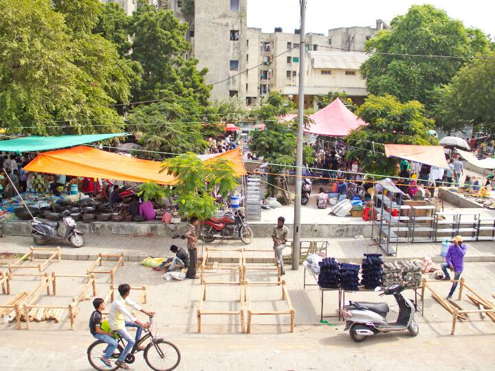 रविवारी मार्केट जाने का सही समय: रविवारी मार्केट जाने का सही समय सुबह 7 बजे से शाम 6 बजे तक है. यहां जब आप जाएं तो अपने साथ एक थैला जरूर लेकर जाएं. बता दें, रविवारी मार्केट केवल रविवार को खुला रहता है.