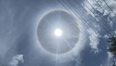 PHOTO : तळपत्या सूर्याला इंद्रधनुष्याने वेढलं, परभणीकरांनी अनुभवला सुखद अनुभव