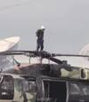 Watch: ਹੈਲੀਕਾਪਟਰ 'ਤੇ ਚੜ੍ਹ ਕੇ ਵਿਅਕਤੀ ਨੇ ਕੀਤਾ ਕਮਾਲ ਦਾ ਸਟੰਟ, ਪੱਖੇ ਦੀ ਤੇਜ਼ ਰਫਤਾਰ ਨਾਲ ਘੁੰਮਦਾ ਦੇਖ ਕੇ ਹੈਰਾਨ ਹੋ ਜਾਓਗੇ ਤੁਸੀਂ