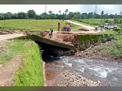 Nandurbar News : राज्यपालांनी दत्तक घेतलेल्या भगदरी गावातील मुख्य पूल कोसळला, 17 गावांचा संपर्क तुटला