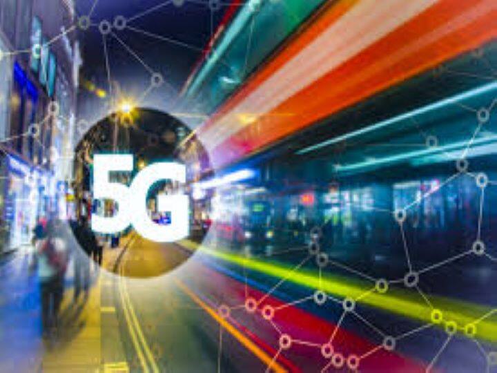 5G Roll-Out in India Date : देश में अगले महीने से 5G सेवा की शुरुआत होने जा रही हैं. सितंबर महीने के आखिर तक देश के 13 प्रमुख शहर की जनता को 5G सेवा की सौगात मिलेगी. आपको बता दे कि 5G के आने के बाद इंटरनेट स्पीड 4G के मुकाबले 10 गुना बढ़ जाएगी. देश में सबसे पहले 5G सेवा की शुरुआत एयरटेल (Airtel) और रिलायंस जियो (Reliance Jio) कर सकते हैं