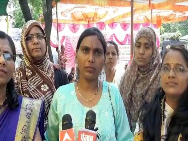 MP: Teachers Protested for promotion in Khandwa collector office premises ann Khandwa News: खंडवा में शिक्षकों ने दिया धरना, प्रमोशन की मांग पूरी ना होने पर दी बड़े आंदोलन की चेतावनी