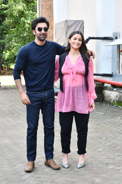 Ranbir Kapoor and Alia Bhatt: பிரம்மாஸ்திரா புரமோஷனில் ஆலியா பட்...புகைப்படங்கள்