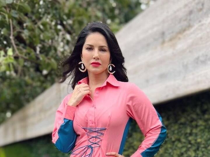 सनीचा चाहता वर्ग मोठा आहे. सनीनं अनेक चित्रपटांमध्ये काम केलं. तसेच तिच्या आयटम साँग्सला प्रेक्षकांची पसंती मिळाली. सनी तिच्या नृत्यशैलीनं प्रेक्षकांची मनं जिंकते.(फोटो सौजन्य : sunnyleone/इंस्टाग्राम)