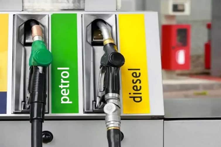 Petrol Diesel Price Today 04 September 2022 petrol diesel price in delhi mumbai check latest rate here maharashtra marathi news चीनमधील लॉकडाऊन अन् मंदीच्या सावटात कच्च्या तेलाचे दर घसरणार? देशातील पेट्रोल-डिझेलचे सध्याचे दर काय?