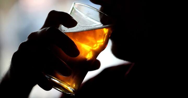 ਕਿਸੇ ਵੀ ਵਿਸਕੀ ਨੂੰ ਪੁਰਾਣੀ ਵਿਸਕੀ ਨਹੀਂ ਕਿਹਾ ਜਾਂਦਾ ਹੈ ਜਦੋਂ ਇਸਨੂੰ ਲੱਕੜ ਦੇ ਬੈਰਲਾਂ ਵਿੱਚ ਰੱਖਿਆ ਜਾਂਦਾ ਹੈ । ਤੁਸੀਂ ਅਕਸਰ ਦੇਖਿਆ ਹੋਵੇਗਾ ਕਿ ਪੁਰਾਣੀਆਂ ਵਿਸਕੀ ਬਹੁਤ ਮਹਿੰਗੀਆਂ ਹੁੰਦੀਆਂ ਹਨ।