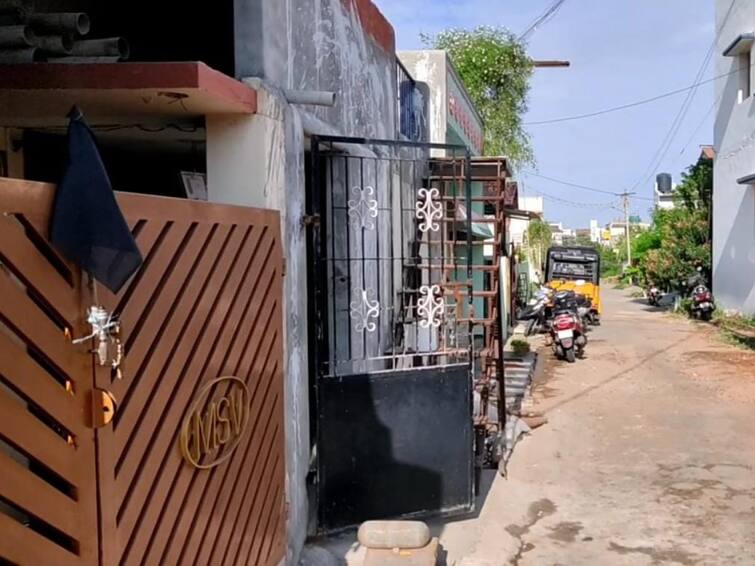 karur public protest  against hindu religious charities TNN கரூர்: அரசுக்கு சொந்தமான நிலம் ஆக்கிரமிப்பு -  வீடுகளில் கருப்பு கொடி கட்டி எதிர்ப்பு..!