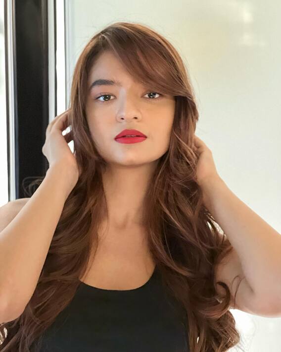 Anushka Sen का बदला मिजाज, न्यू लुक देखकर फैंस भी हार गए दिल, देखें गॉर्जियस फोटो