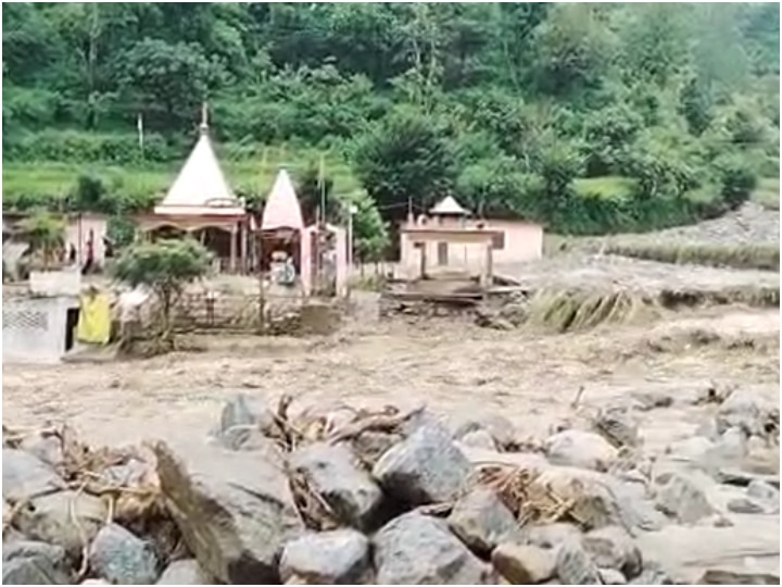 Rudraprayag: रुद्रप्रयाग के जखोली में भारी बारिश से हुआ करोड़ों का नुकसान, मकान टूटने पर दिया जा रहा मुआवजा