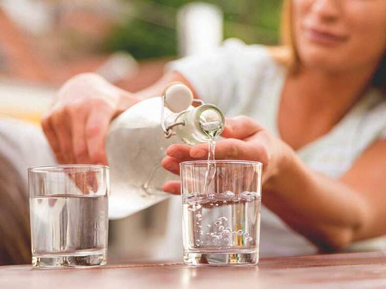 How Much Water Should We Drink Every Day? Ayurveda May Have The Answer தினமும் கண்டிப்பா ஐந்து லிட்டர் தண்ணீர் குடிக்கணுமா? இது சரியா? ஆயுர்வேதம் என்ன சொல்லுது!