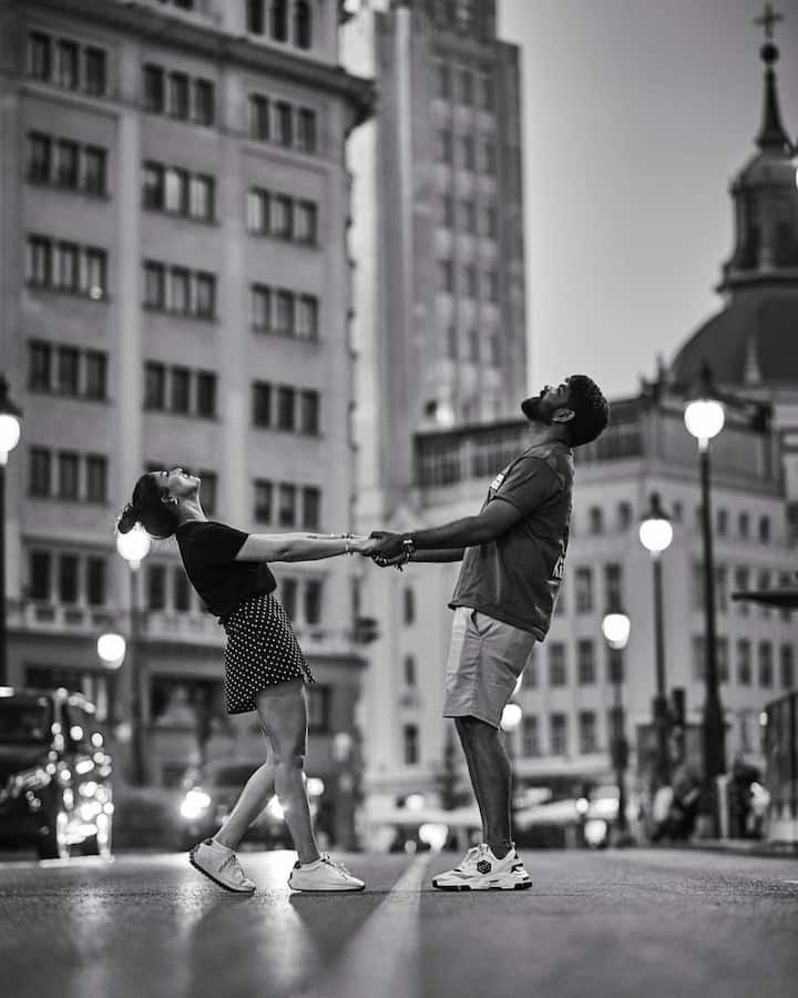 साऊथ अभिनेत्री नयनतारा सध्या पती विग्नेश शिवनसोबत परदेश दौऱ्यावर आहे. दोघेही बार्सिलोनामध्ये एकमेकांसोबत वेळ घालवत आहेत.