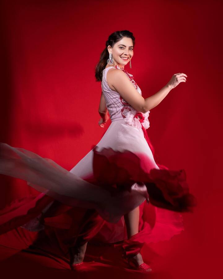 अनेक तरुणांच्या गळ्यातील ताईत असणाऱ्या अभिनेत्री सोनाली कुलकर्णीनं विविध भूमिकेतून प्रेक्षकांच्या मनावर अधिराज्य गाजविलं आहे.(फोटो सौजन्य :sonalee18588/इंस्टाग्राम)