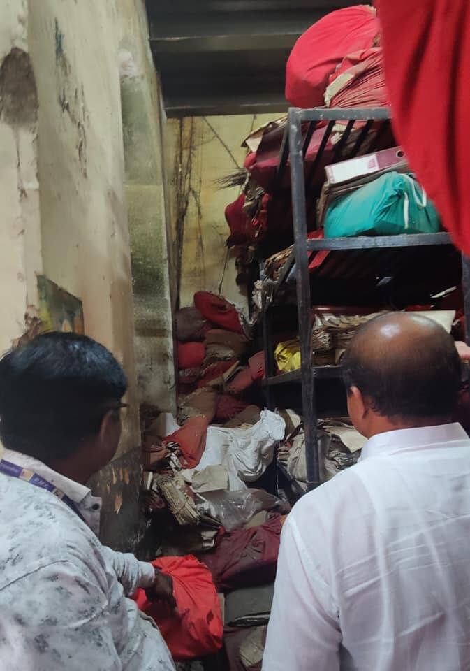 मनसे नेते वसंत मोरे यांनी पुण्यातील ऐतिहासिक नाना वाड्याला भेट दिली.