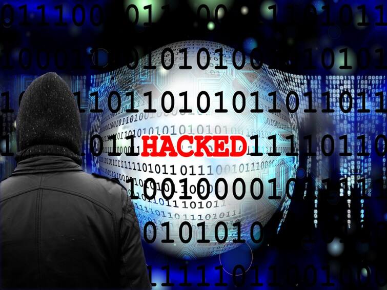 SMS scam: Hackers impersonating Telecom Department to steal your data, do not fall for it SMS Scam: ఈ మెసేజ్‌లు క్లిక్ చేస్తున్నారా? మీ బ్యాంక్ అకౌంట్ మొత్తం ఖాళీ, రూటు మార్చిన హ్యాకర్లు!