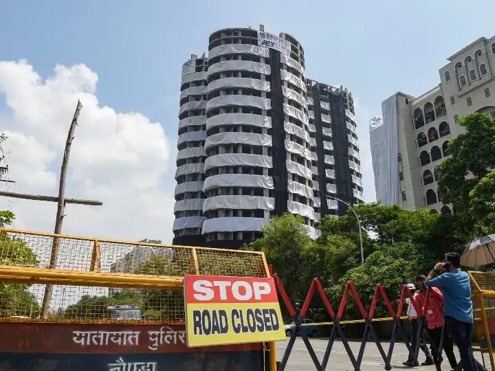 Noida Delhi NCR Twin Tower On day of demolition of traffic police banned entry on routes some diverted ANN Twin Tower demolition: ट्विन टावर गिराए जाने के दिन इन सड़कों का करना होगा इस्तेमाल, इन रास्तों पर गए तो लौटना पडे़गा वापस