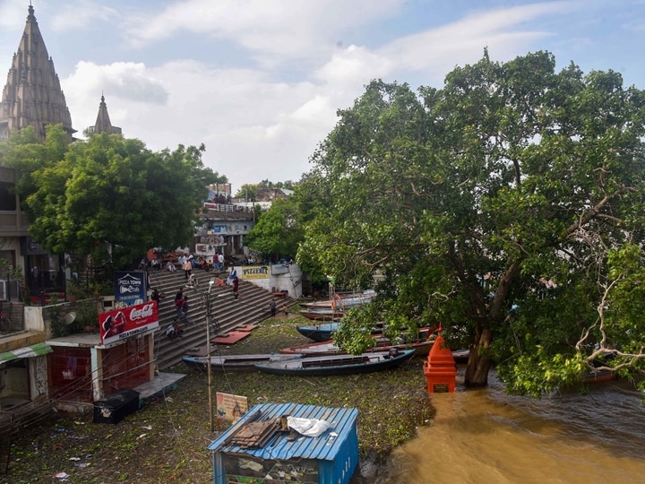 Ghats Go Under Water In Varanasi, Cremations Take Place On Streets, Terraces