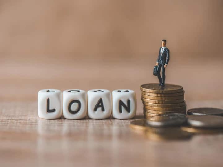पर्सनल लोन लेते वक्त आप ध्यान रखें कि कम से कम राशि का लोन लें. साथ ही आप कम अवधि में ही इस लोन को चुकाने की कोशिश करें. इससे आपको ज्यादा ब्याज देने की जरूरत नहीं पड़ेगी.(PC: Freepik)