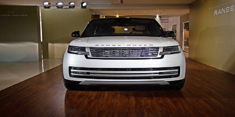 2022 New Range Rover first look review: A lot more luxury and features and other details New Range Rover 2022 : আরও বিলাসিতা এবং বৈশিষ্ট্যযুক্ত, কেমন হল নতুন রেঞ্জ রোভার ?