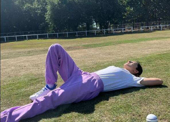 चकदा एक्सप्रेस भारतीय महिला क्रिकेटर झूलन गोस्वामी की बायोपिक है. इस फिल्म में अनुष्का धमाकेदार क्रिकेट खेलती नजर आएंगी, जिसके लिए अभिनेत्री कड़ी ट्रेनिंग ले रही हैं.