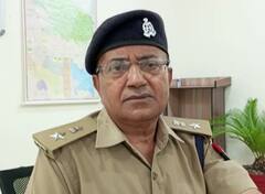 मऊ में स्कूल से निकाले जाने से नाराज छात्र ने दोस्तों के साथ मिलकर किया टीचर पर हमला, गाड़ी से खींचकर पीटा