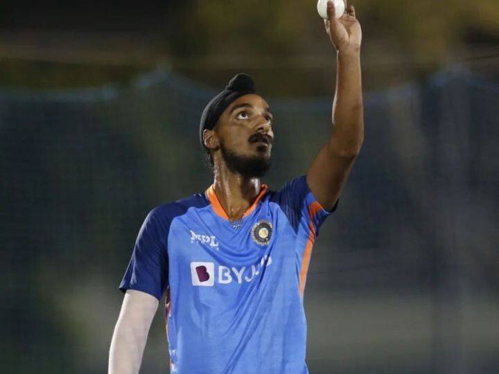 भारतीय संघ देखील आपल्या सलामीच्या सामन्यात कट्टर प्रतिस्पर्धी पाकिस्तानविरुद्ध (India vs Pakistan) खेळण्यासाठी सज्ज झाला आहे. भारताचे सर्व दिग्गज खेळाडू नेट्समध्ये दिवस-रात्र घाम गाळत आहेत.