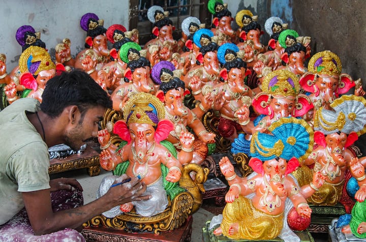 ডিসক্লেইমার: এখানে দেওয়া তথ্য শুধুমাত্র লোকবিশ্বাস, অনুমান এবং প্রচলিত তথ্যের উপর ভিত্তি করে লেখা। কোন তথ্য বা অনুমান প্রয়োগ করার আগে সংশ্লিষ্ট বিশেষজ্ঞের সঙ্গে পরামর্শ করুন। ছবি: পিটিআই