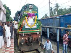 திருவாரூரில் 25 ஆண்டுகளுக்கு பிறகு இயக்கப்பட்ட சிறப்பு ரயில் - பயணிகள் உற்சாக வரவேற்பு