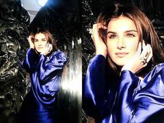 Tara Sutaria ने रॉयल ब्लू ड्रेस में बिखेरा हुस्न का जादू, लेटेस्ट फोटोशूट से वायरल हो रही हैं तस्वीरें