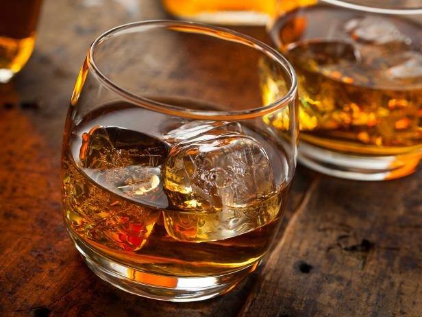 ਜਿੰਨ, ਵੋਡਕਾ, ਵਿਸਕੀ, ਟਕੀਲਾ ਅਤੇ ਰਮ ਵਰਗੀਆਂ ਸਪਿਰਿਟ ਸ਼੍ਰੇਣੀ ਦੀਆਂ ਸ਼ਰਾਬਾਂ ਦੀ ਮਿਆਦ ਖਤਮ ਨਹੀਂ ਹੁੰਦੀ ਹੈ। ਤੁਸੀਂ ਉਹਨਾਂ ਨੂੰ ਸਾਲਾਂ ਲਈ ਰੱਖ ਸਕਦੇ ਹੋ।