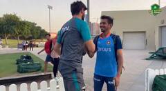 Photos: भारतीय क्रिकेटरों ने शाहीन अफरीदी से की मुलाकात, कोहली ने मिलाया हाथ तो पंत मिले गले; देखें तस्वीरें