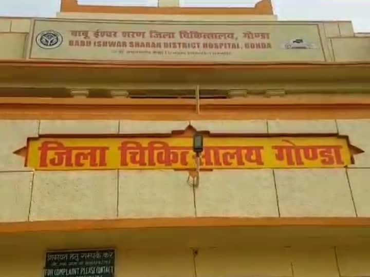 Gonda District Hospital Uttar Pradesh Elderly dies negligence of doctors son took dead body ANN Gonda News: ना एंबुलेंस मिली ना इलाज, जिला अस्पताल में बेटे की गोद में पिता ने तोड़ा दम, गोद में उठाकर ले गया शव
