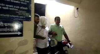 Nashik ACB Raid : नाशिक आदिवासी विभागाचा लाच घेणारा अधिकारी कोट्याधीश, पैसे मोजण्यासाठी मागविले मशीन