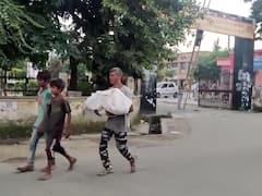 नहीं मिली एंबुलेंस तो डेढ़ साल के मासूम को हाथों में लेकर घर पहुंचा परिवार, अस्पताल प्रशासन पर उठे सवाल